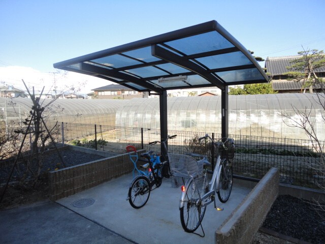 物件外観写真3　(駐輪場)