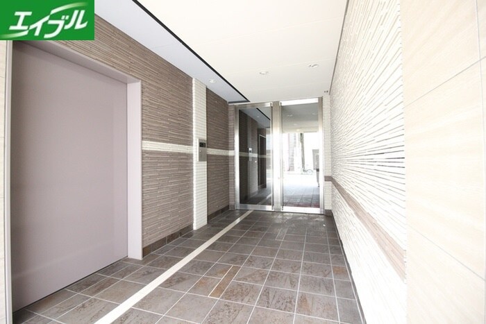 物件外観写真6　(エントランス部分)