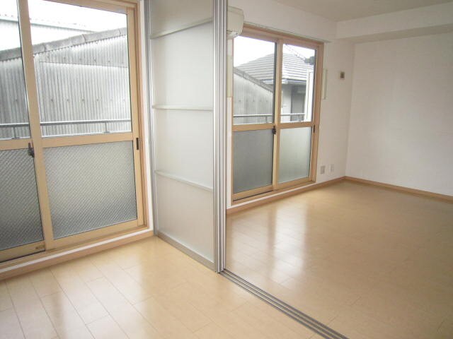 物件内観写真4　(居室)