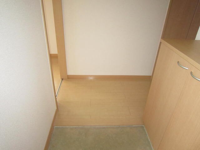 物件内観写真12　(玄関)