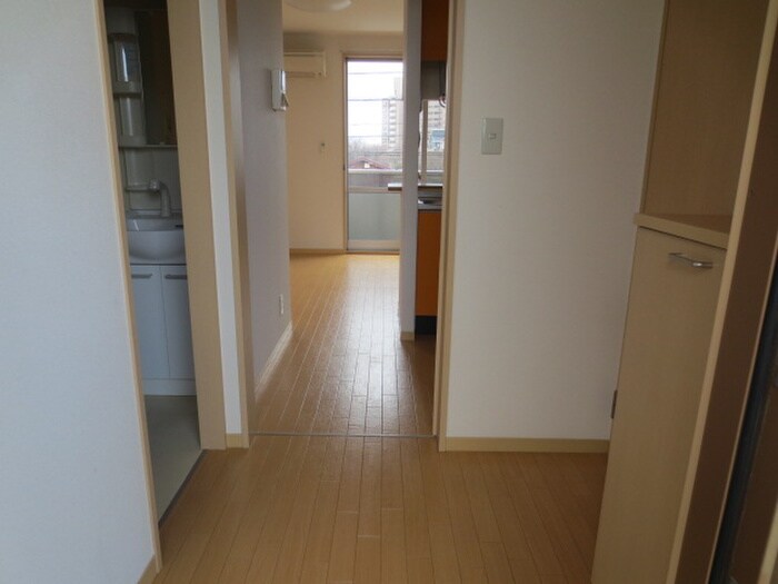 物件内観写真4　(玄関)