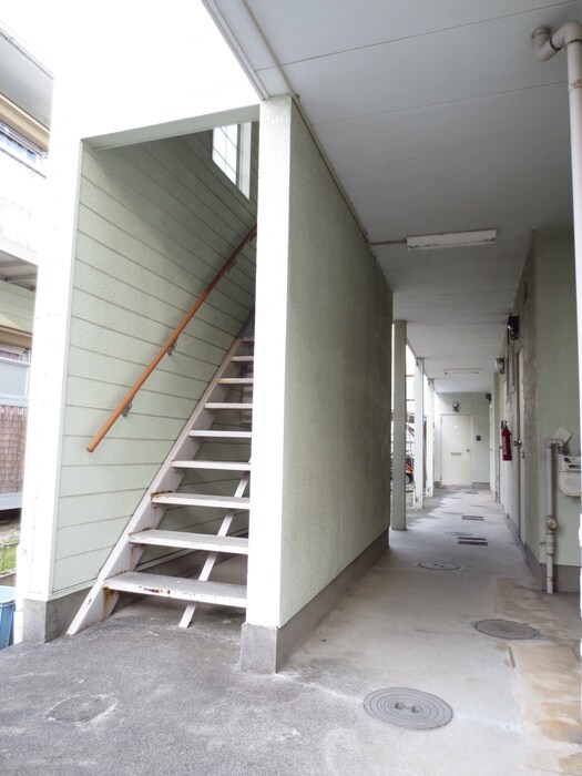 物件外観写真4　(エントランス部分)