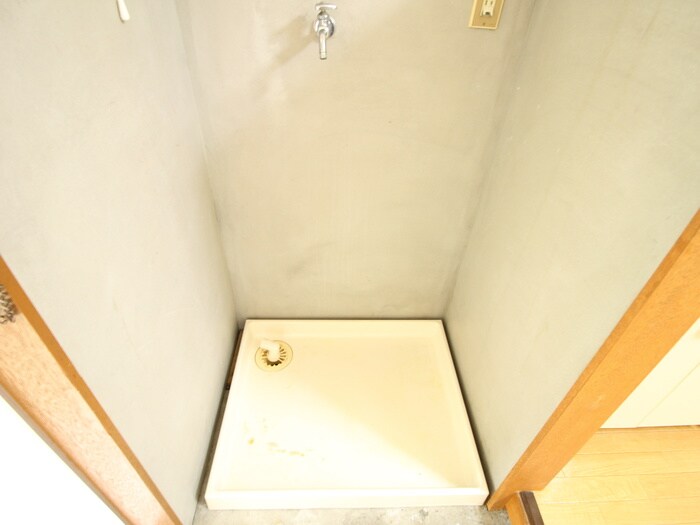 物件内観写真13　(洗濯機置場)