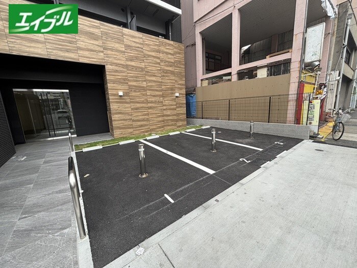 物件外観写真3　(駐車場)