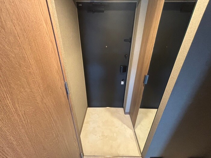 物件内観写真16　(玄関)