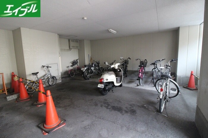 物件外観写真3　(駐輪場)