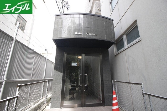 物件外観写真6　(エントランス部分)