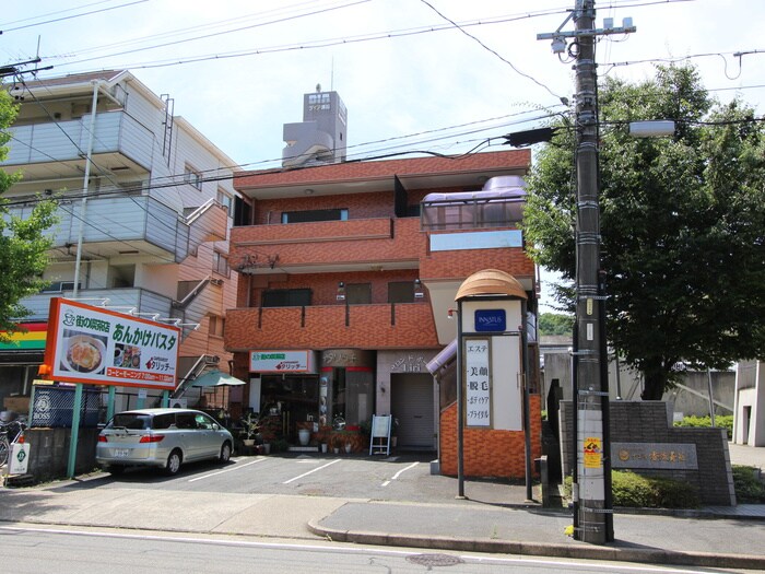 物件外観写真6　(駐車場)