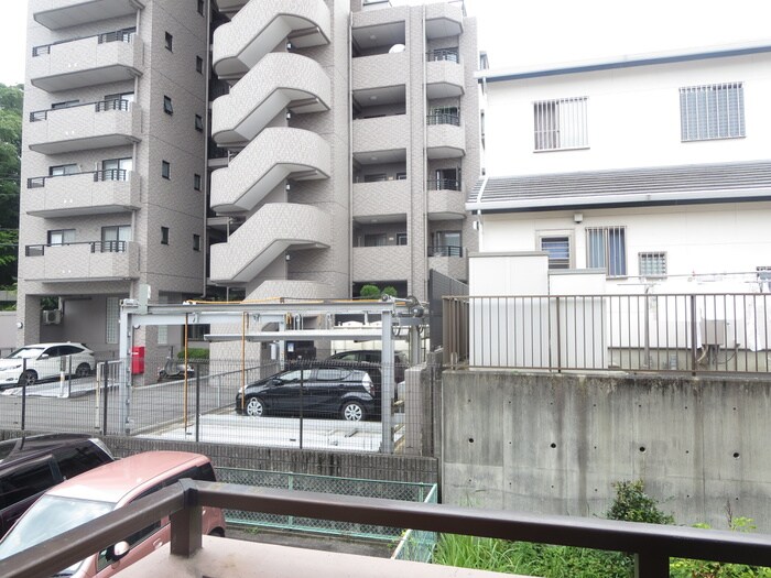 物件内観写真12　(室内からの展望)