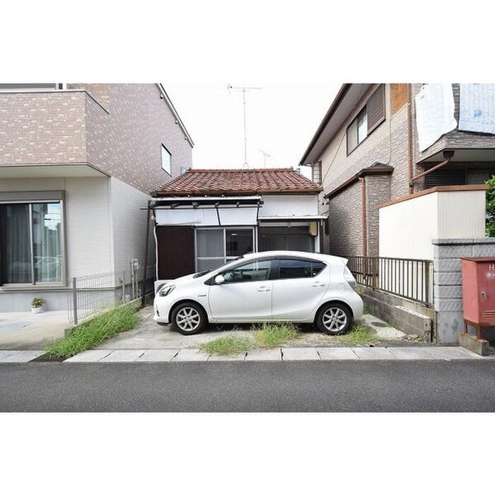 物件外観写真2　(駐車場)