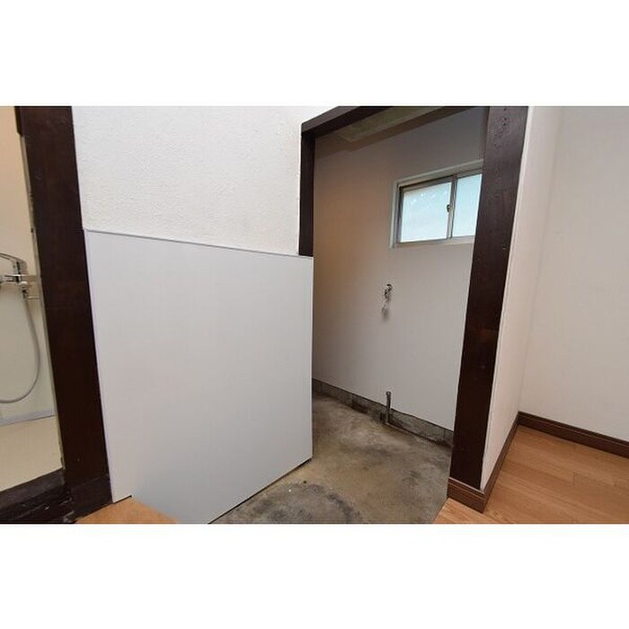 物件内観写真14　(洗濯機置場)