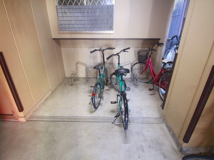 物件外観写真3　(駐輪場)