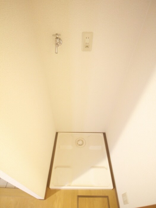 物件内観写真13　(洗濯機置場)