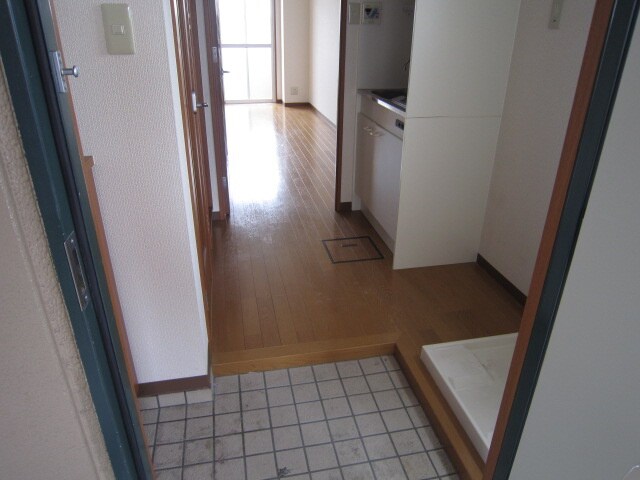 物件内観写真16　(玄関)