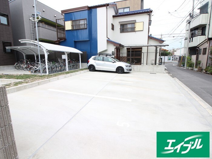 物件外観写真2　(駐車場)