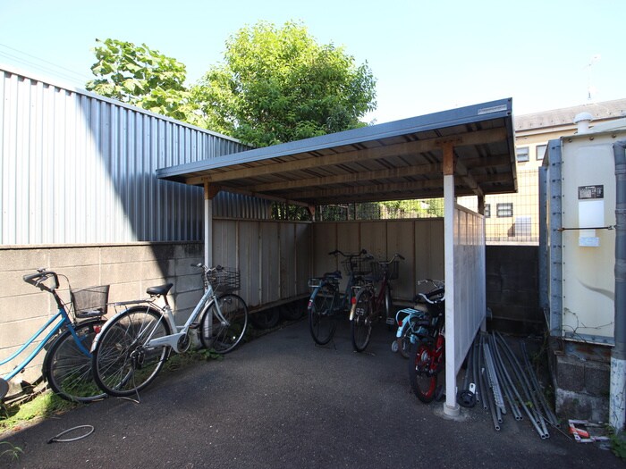 物件外観写真3　(駐輪場)