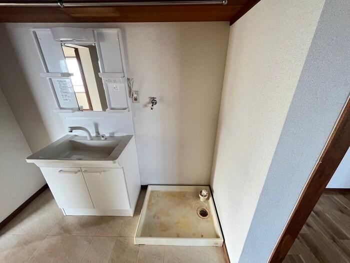 物件内観写真15　(洗濯機置場)