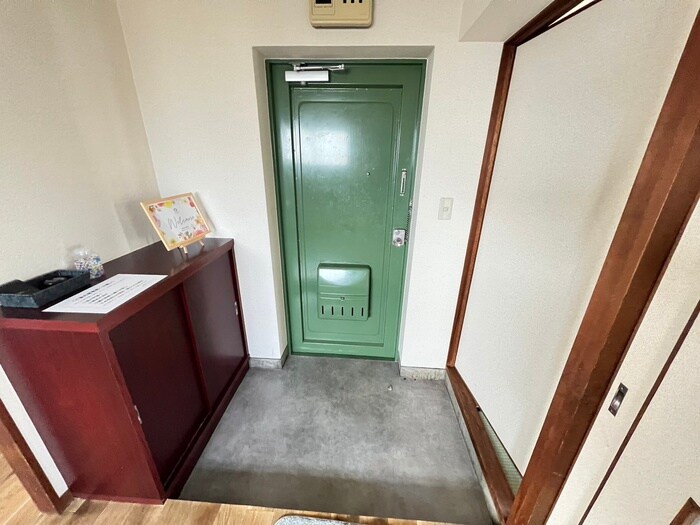 物件内観写真18　(玄関)