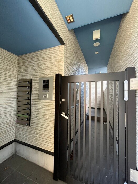 物件外観写真4　(エントランス部分)