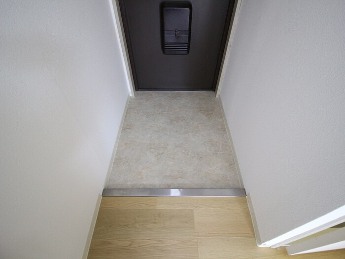物件内観写真16　(玄関)