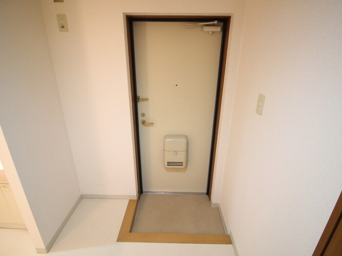 物件内観写真16　(玄関)