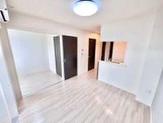 物件内観写真4　(居室)