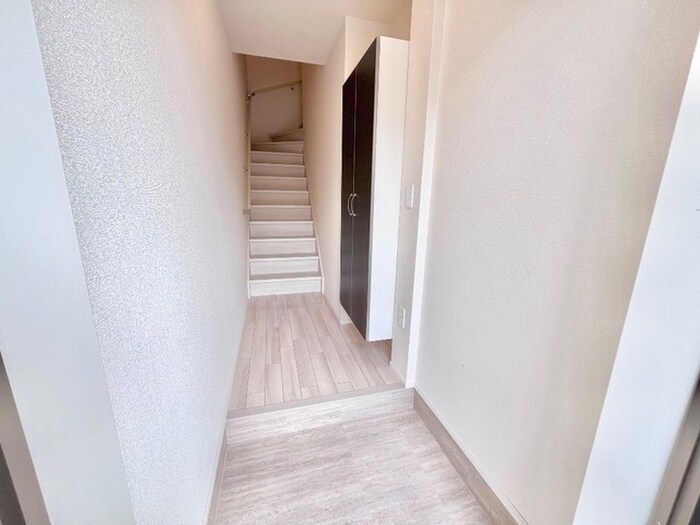 物件内観写真16　(玄関)