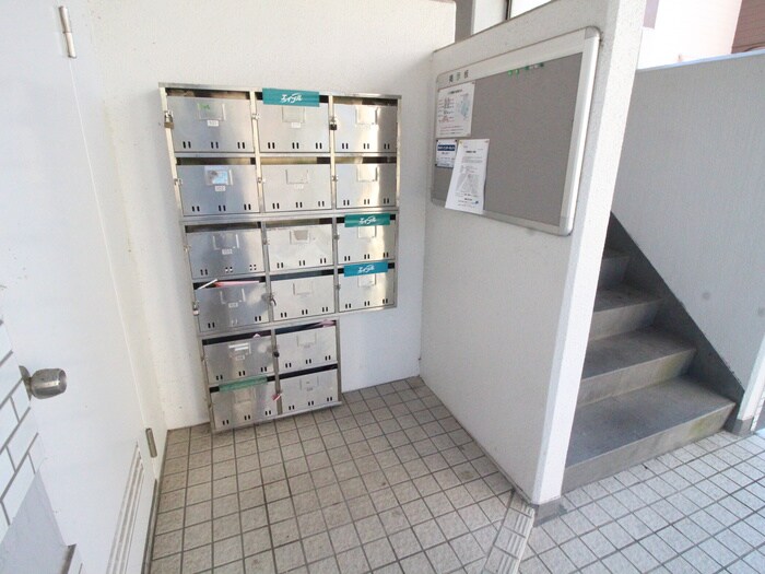 物件外観写真2　(エントランス部分)