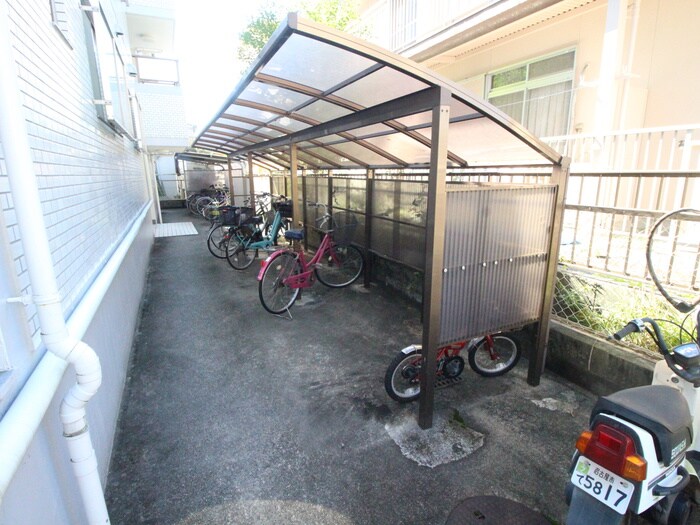 物件外観写真3　(駐輪場)
