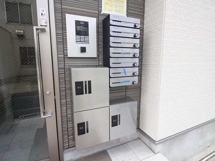 物件外観写真3　(エントランス部分)