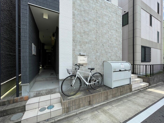 物件外観写真5　(エントランス部分)