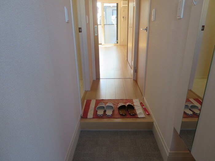 物件内観写真15　(玄関)