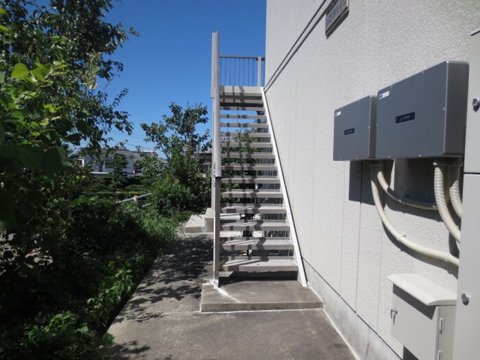 物件外観写真2　(エントランス部分)