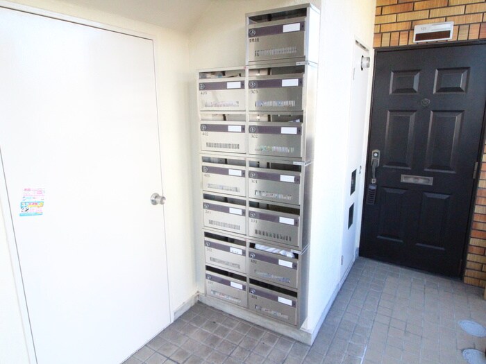 物件外観写真5　(エントランス部分)