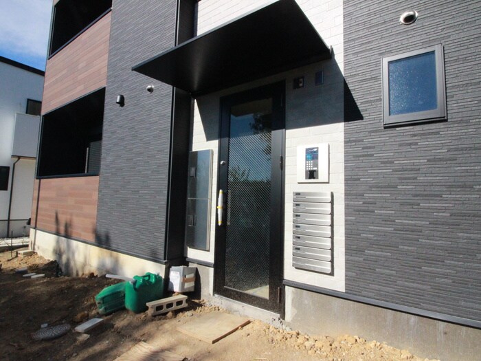 物件外観写真5　(エントランス部分)