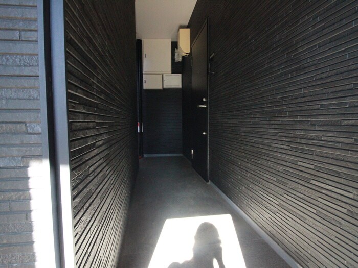 物件外観写真6　(エントランス部分)