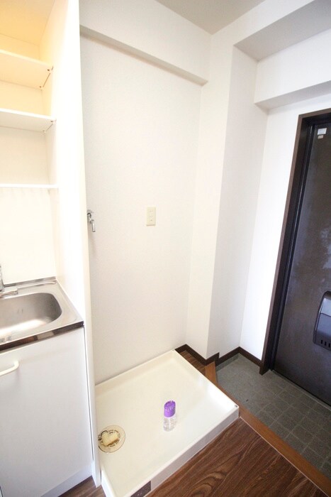 物件内観写真11　(洗濯機置場)