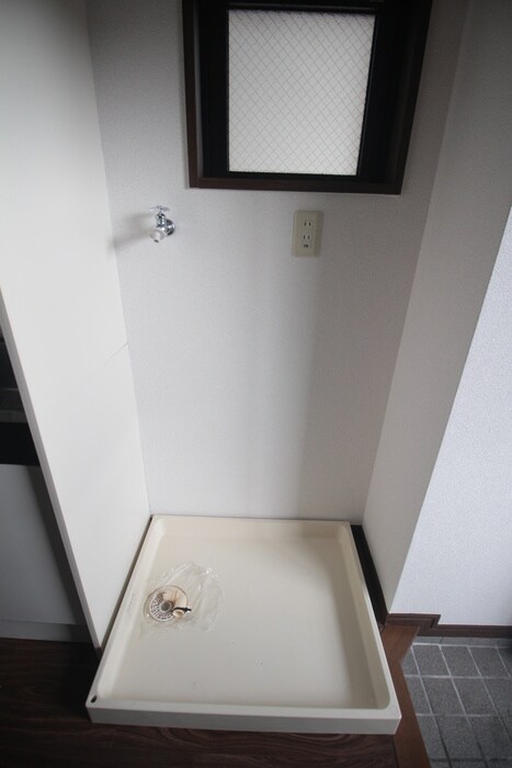 物件内観写真18　(洗濯機置場)