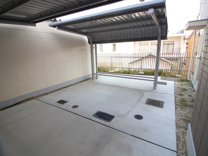 物件外観写真5　(駐輪場)