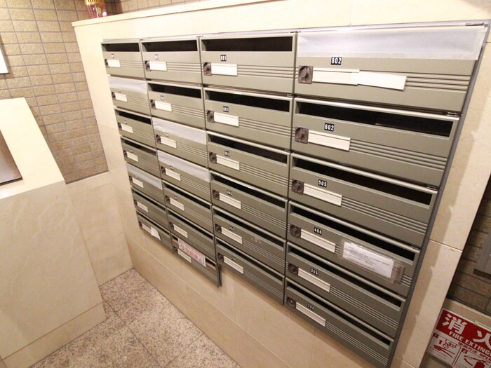 物件外観写真4　(エントランス部分)