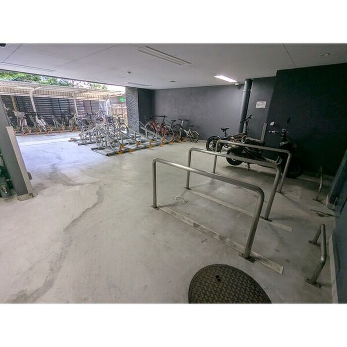 物件外観写真5　(駐輪場)