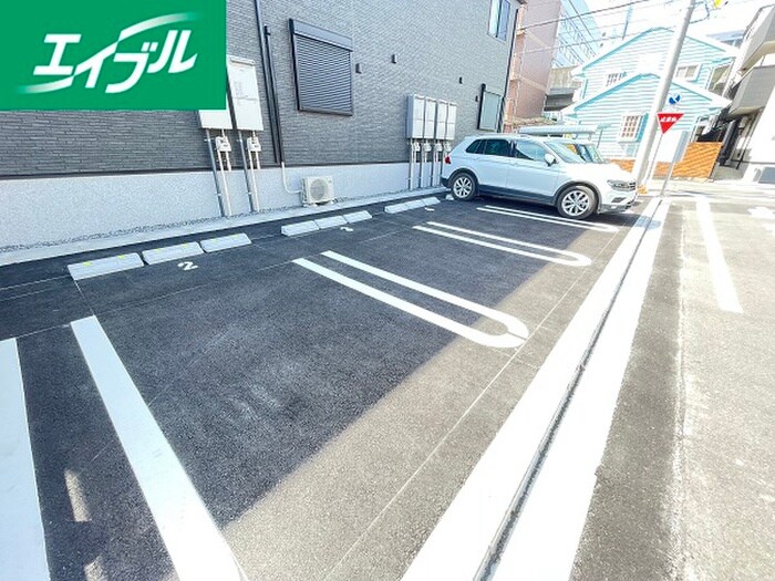 物件外観写真6　(駐車場)