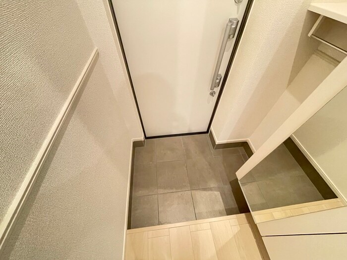 物件内観写真18　(玄関)