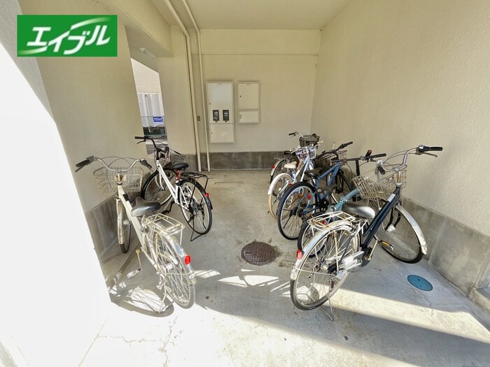 物件外観写真3　(駐輪場)