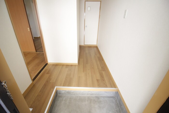 物件内観写真22　(玄関)