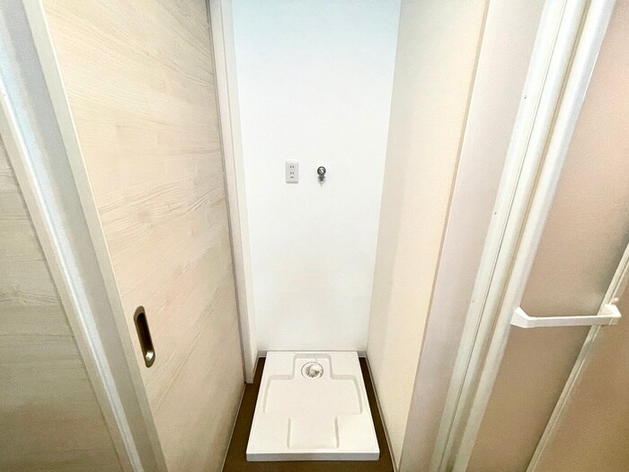 物件内観写真11　(洗濯機置場)