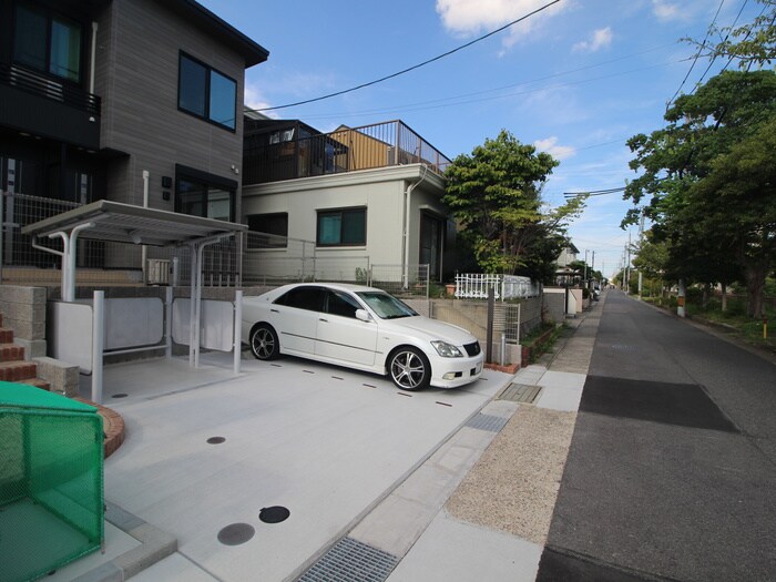 物件外観写真3　(駐車場)