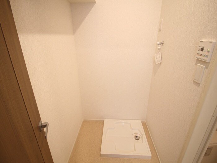 物件内観写真12　(洗濯機置場)