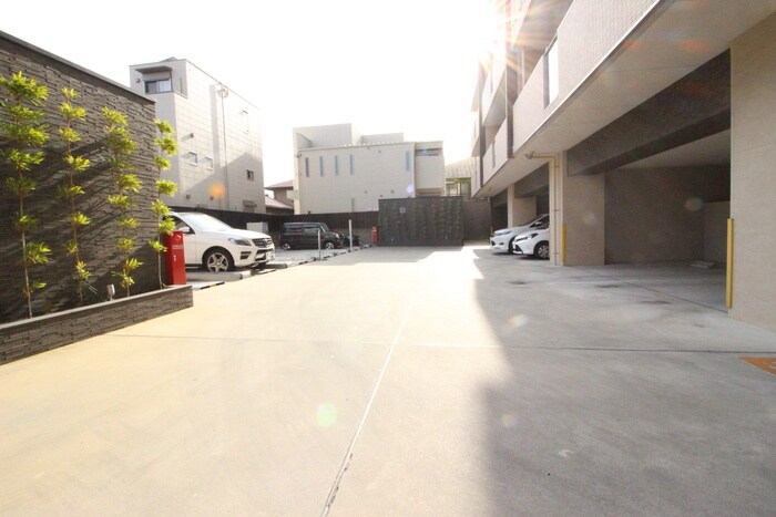 物件外観写真6　(駐車場)