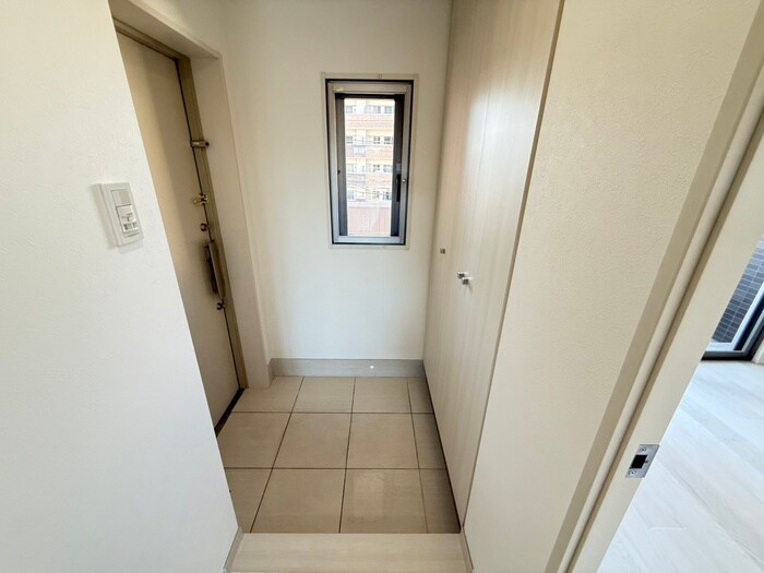 物件内観写真18　(玄関)